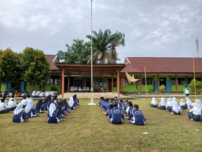 Kegiatan Rutin Pengajian Pagi: Siswa MTsN 4 Bungo Antusias Ikuti Qiroatul Kutub