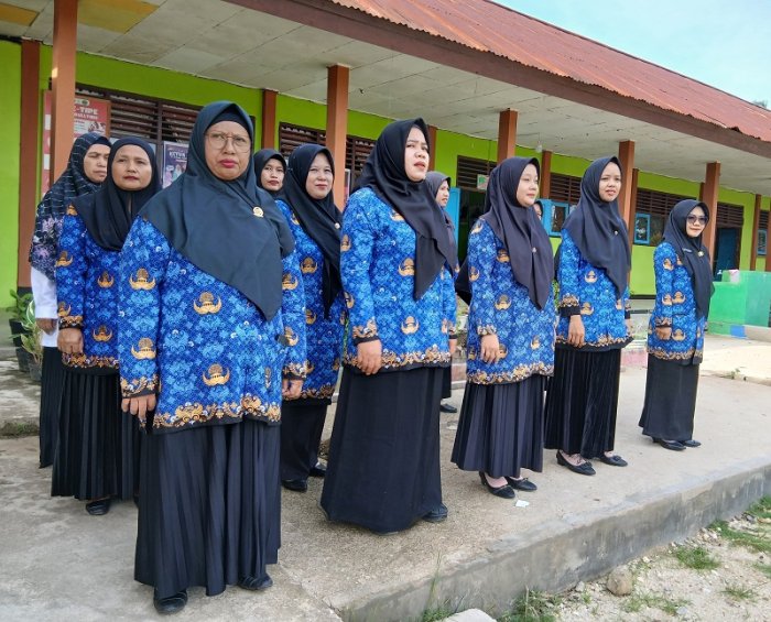 MTsN 4 Bungo Ikuti Regulasi Wajibkan ASN Pakai Seragam Korpri Setiap Tanggal 17 Setiap Bulan MTsN 4 Bungo Ikuti Regulasi Wajibkan ASN Pakai Seragam Korpri Setiap Tanggal 17 Setiap Bulan