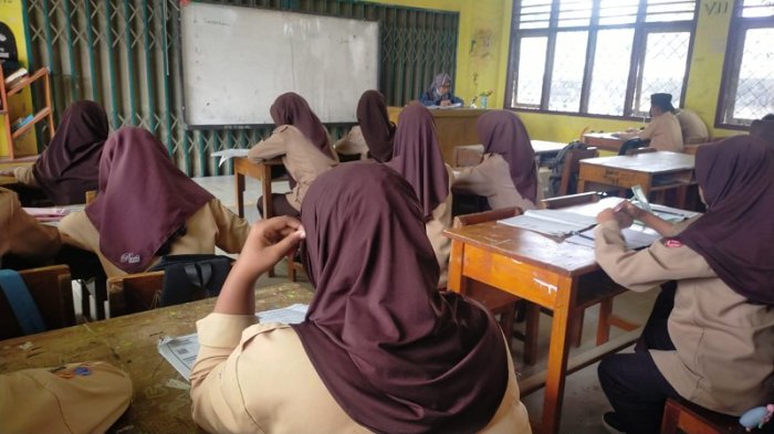 Bedah Nilai UTS: Guru Bahasa Arab MTsN 4 Bungo Petakan Penguasaan Materi Siswa Kelas IXB Bedah Nilai UTS: Guru Bahasa Arab MTsN 4 Bungo Petakan Penguasaan Materi Siswa Kelas IXB
