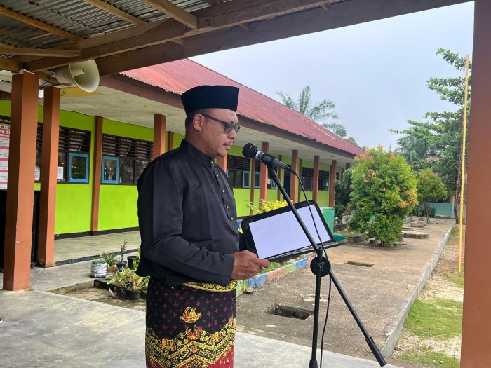 Khidmat dan Penuh Makna, MTsN 4 Bungo Gelar Upacara Hari Pendidikan Nasional 2026