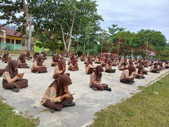 Ujian Qiroatul Kutub Berbasis Android Sukses Digelar di Halaman Madrasah Ujian Qiroatul Kutub Berbasis Android Sukses Digelar di Halaman Madrasah