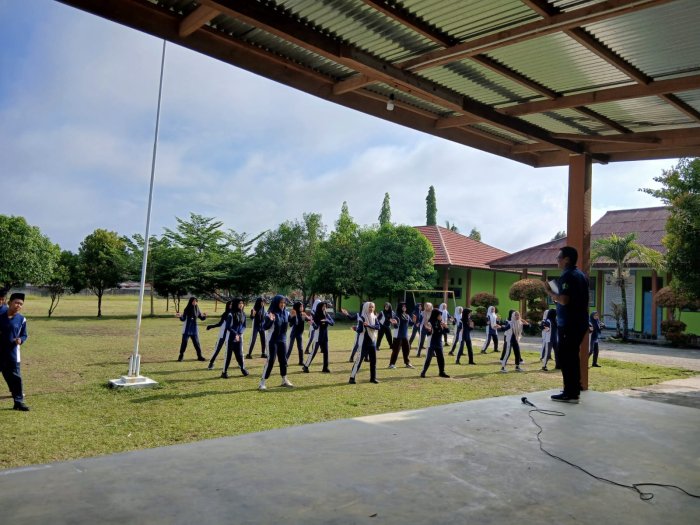 Siswa Kelas IX B dan IX C MTsN 4 Bungo Antusias Ikuti Ujian Mid Semester Penjaskes