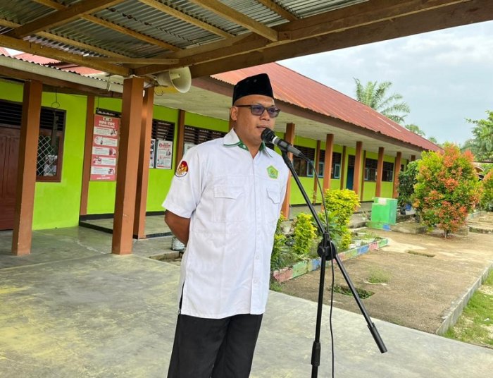 Buka Lembaran Baru: Kepala MTsN 4 Bungo Ajak Siswa Pacu Prestasi Pasca Idulfitri