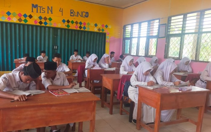 Bukan Sekadar Kisah: Pelajaran Akidah Kelas IX A Petik Hikmah Totalitas Abu Bakar As-Siddiq.