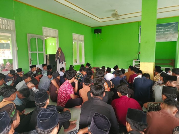 Siswa MTsN 4 Bungo Dalami Ilmu Thaharah Bersama Ibu Ulin Sudrajat pada Pesantren Ramadhan Siswa MTsN 4 Bungo Dalami Ilmu Thaharah Bersama Ibu Ulin Sudrajat pada Pesantren Ramadhan