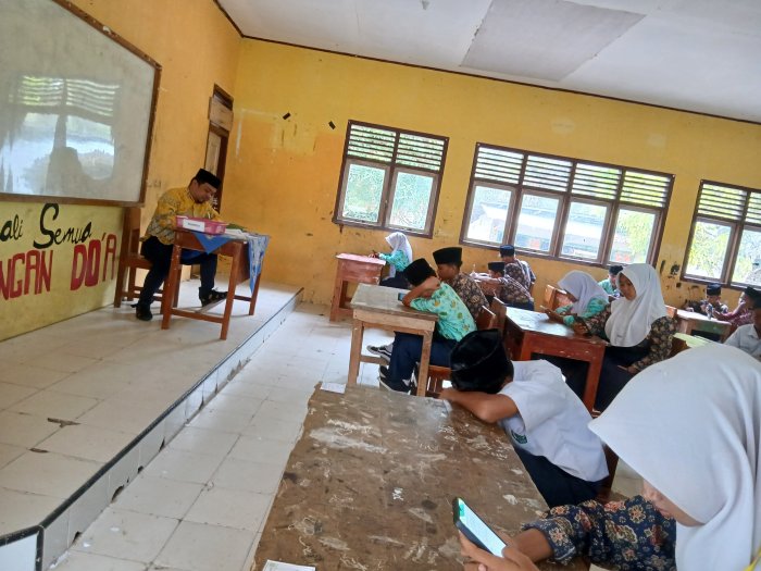 MTsN 4 Bungo Laksanakan Ujian Bahasa Inggris di Hari Ketiga MTsN 4 Bungo Laksanakan Ujian Bahasa Inggris di Hari Ketiga