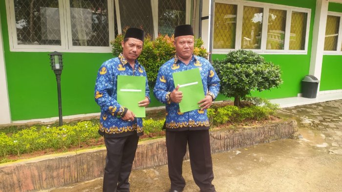 Bapak Suwasno dan Bapak Ngadini Terima SK PPPK di Kantor Wilayah Kemenag Jambi