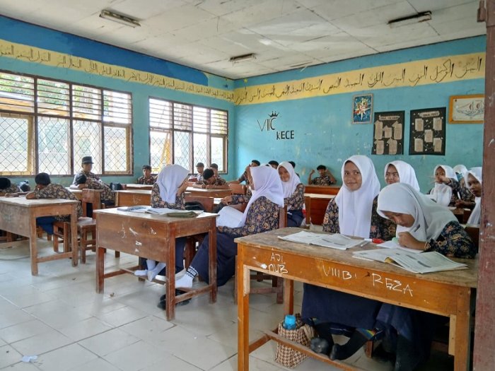 Matematika Jadi Seru! Siswa Kelas IXc MTsN 4 Bungo Antusias Kupas Tuntas Materi Pencerminan Matematika Jadi Seru! Siswa Kelas IXc MTsN 4 Bungo Antusias Kupas Tuntas Materi Pencerminan