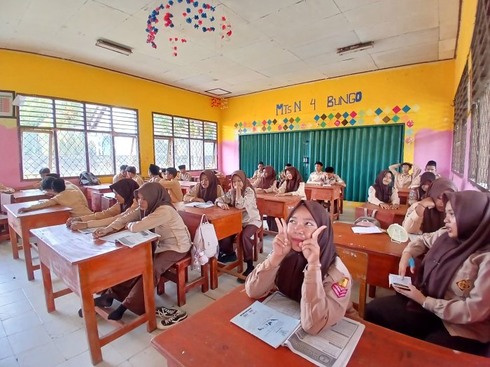 Jeda yang Produktif: Ragam Aktivitas Belajar Siswa MTsN 4 Bungo Jeda yang Produktif: Ragam Aktivitas Belajar Siswa MTsN 4 Bungo