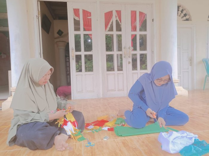 Dedikasi dan Kreativitas Ibuk Suyatmi dan Ibuk Nirmaya Warnai Persiapan Perpisahan Kelas IX MTsN 4 Bungo Dedikasi dan Kreativitas Ibuk Suyatmi dan Ibuk Nirmaya Warnai Persiapan Perpisahan Kelas IX MTsN 4 Bungo