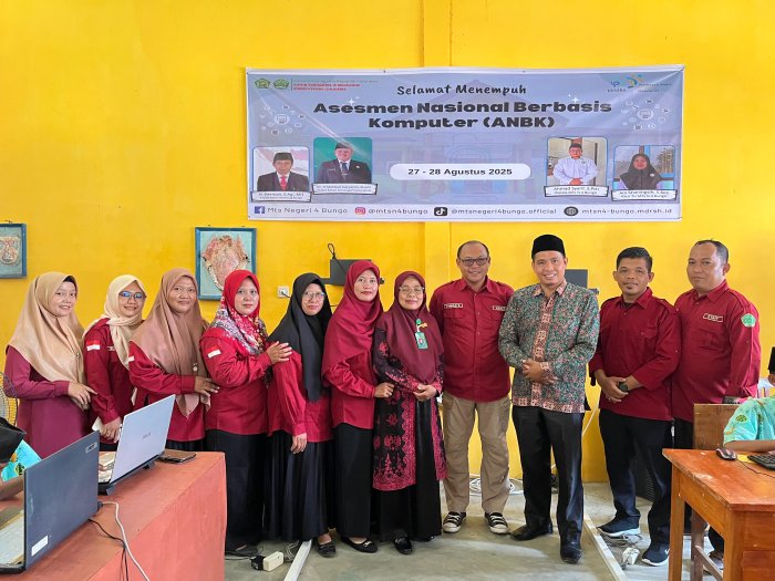 Pengawas Madrasah Monev ANBK di MTs N 4 Bungo Pengawas Madrasah Monev ANBK di MTs N 4 Bungo