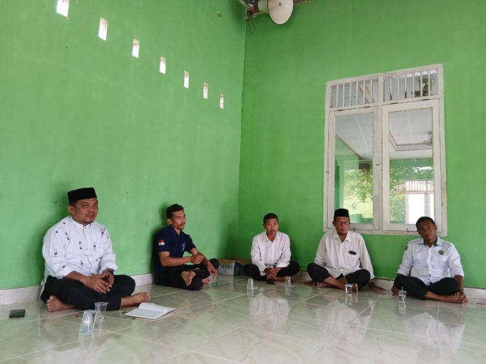 Kebersamaan Penuh Hikmah, Guru MTsN 4 Bungo Pererat Silaturahmi Usai Salat Zuhur Kebersamaan Penuh Hikmah, Guru MTsN 4 Bungo Pererat Silaturahmi Usai Salat Zuhur
