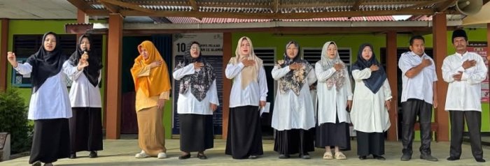Semarak Hari Santri, Ibu Guru MTsN 4 Bungo Siapkan Penampilan Lagu Nasional
