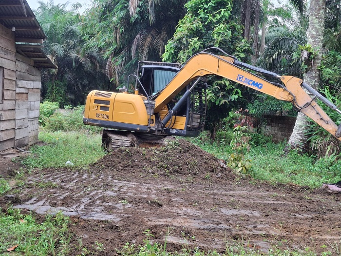 Gunakan Excavator, MTsN 4 Bungo Sterilkan Lahan Tidur Untuk Program Ketahanan Pangan Madrasah