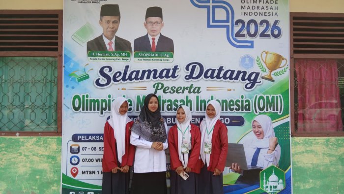 Ajang OMI 2026: Tiga Siswi Terbaik MTsN 4 Bungo Unjuk Kebolehan pada Sesi Pertama Bidang Matematika