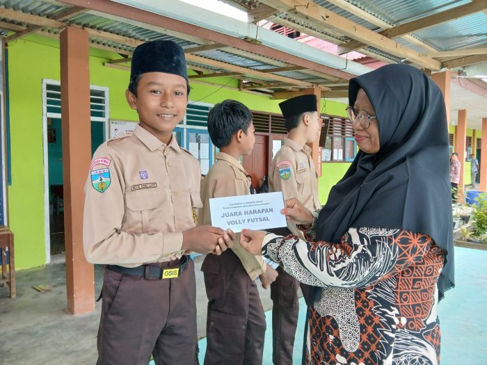 Kejutan di Class Meeting! Meski Berstatus Junior, Kelas 7C MTsN 4 Bungo Sukses Rebut Juara 3 Futsal Kejutan di Class Meeting! Meski Berstatus Junior, Kelas 7C MTsN 4 Bungo Sukses Rebut Juara 3 Futsal