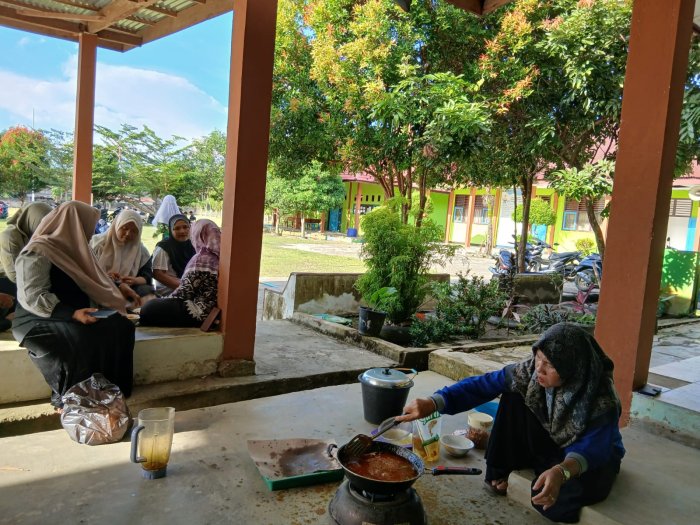 Hangatnya Kebersamaan di MTsN 4 Bungo, Makan Bersama Usai Sholat Zuhur Penuh Makna Hangatnya Kebersamaan di MTsN 4 Bungo, Makan Bersama Usai Sholat Zuhur Penuh Makna