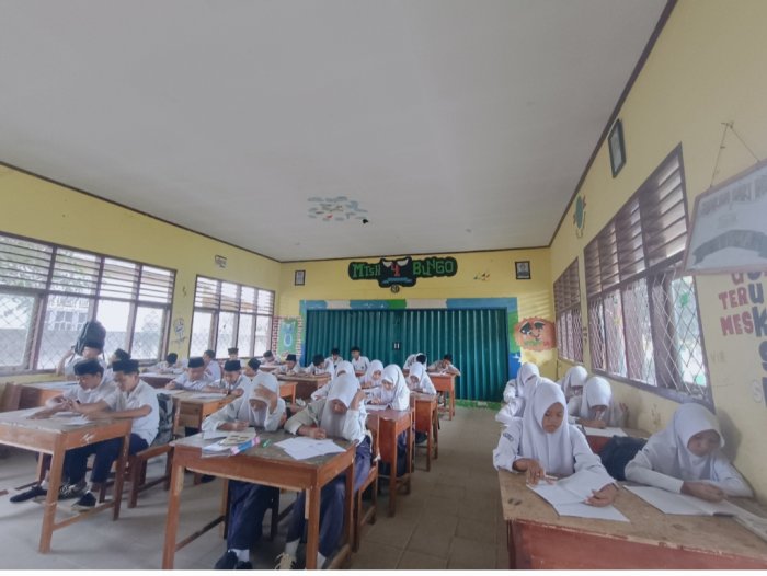 Siswa-Siswi Kelas IX B Laksanakan Asesmen Tengah Semester Bahasa Indonesia Siswa-Siswi Kelas IX B Laksanakan Asesmen Tengah Semester Bahasa Indonesia