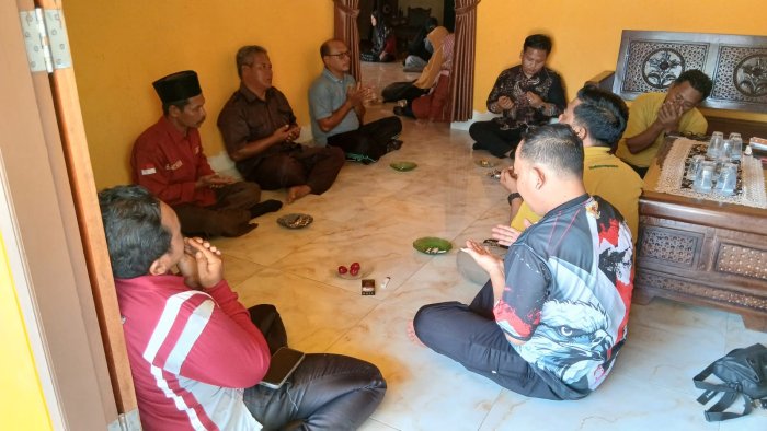 Wujud Kepedulian, Keluarga Besar MTsN 4 Bungo Besuk Dino Amriadi Pascapulih dari Sakit Wujud Kepedulian, Keluarga Besar MTsN 4 Bungo Besuk Dino Amriadi Pascapulih dari Sakit