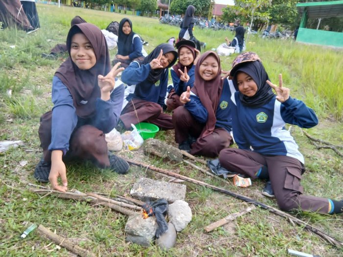 ?Menguji Kecakapan Hidup: Siswa MTsN 4 Bungo Ikuti Penilaian Pramuka Akhir Semester Ganjil 2025/2026