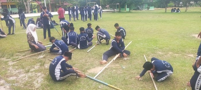 Asah Ketangkasan, Anggota Pramuka MTsN 4 Bungo Berjibaku dengan Tali Temali Asah Ketangkasan, Anggota Pramuka MTsN 4 Bungo Berjibaku dengan Tali Temali