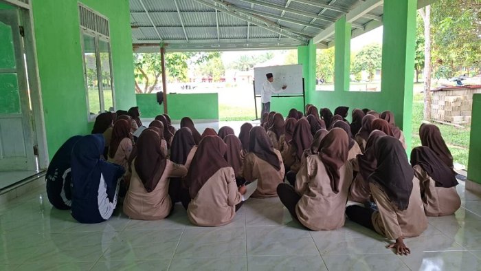 Lestarikan Budaya Lokal, Siswa MTsN 4 Bungo Tekun Belajar Pegon Melayu Jambi Lestarikan Budaya Lokal, Siswa MTsN 4 Bungo Tekun Belajar Pegon Melayu Jambi