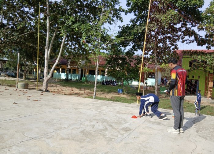 Siswa MTsN 4 Bungo Ikuti Ujian Praktik Lari Jarak Pendek Mata Pelajaran PJOK Siswa MTsN 4 Bungo Ikuti Ujian Praktik Lari Jarak Pendek Mata Pelajaran PJOK