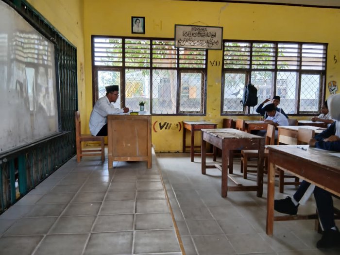 Pembelajaran Mulok Bernuansa Religius: Siswa Kelas IX B Pelajari Doa Sebelum Belajar