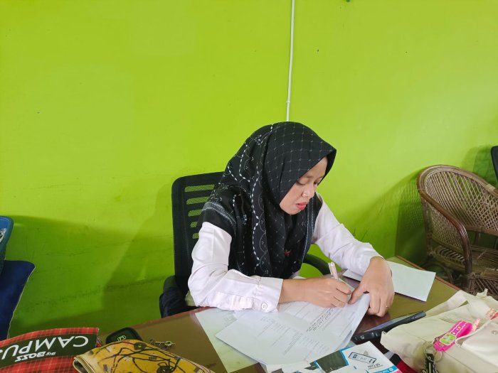 Jamin Kualitas Pembelajaran Digital, Guru Mata Pelajaran Matematika MTsN 4 Bungo Intensifkan Koreksi Tugas Daring Siswa Jamin Kualitas Pembelajaran Digital, Guru Mata Pelajaran Matematika MTsN 4 Bungo Intensifkan Koreksi Tugas Daring Siswa