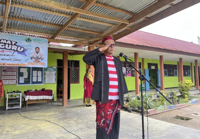 Hari Guru Nasional Jadi Momen Spesial bagi Ibu Guru Suyatmi, S.Pd: Tugas Perdana Pembawa Naskah Pancasila Hari Guru Nasional Jadi Momen Spesial bagi Ibu Guru Suyatmi, S.Pd: Tugas Perdana Pembawa Naskah Pancasila