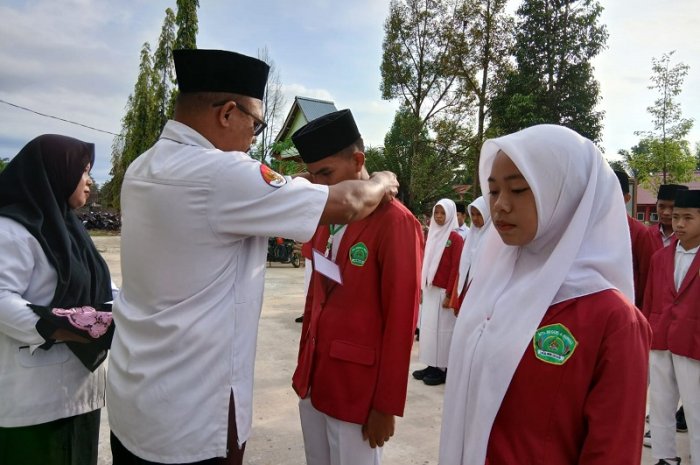 Pimpin Apel Senin, Ahmad Syarif Resmi Buka Rangkaian Ujian Madrasah Kelas IX di MTsN 4 Bungo Pimpin Apel Senin, Ahmad Syarif Resmi Buka Rangkaian Ujian Madrasah Kelas IX di MTsN 4 Bungo