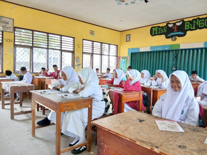 Pembelajaran Tekanan Zat pada IPA Kelas 9 MTsN 4 Bungo Pembelajaran Tekanan Zat pada IPA Kelas 9 MTsN 4 Bungo