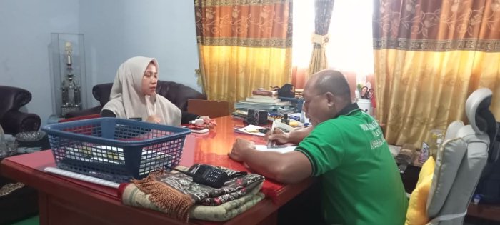 Ibu Widiya Novitri, S.Pd. Diskusikan Program Latsar dan Laporan Mingguan Bersama Kepala MTsN 4 Bungo Ibu Widiya Novitri, S.Pd. Diskusikan Program Latsar dan Laporan Mingguan Bersama Kepala MTsN 4 Bungo