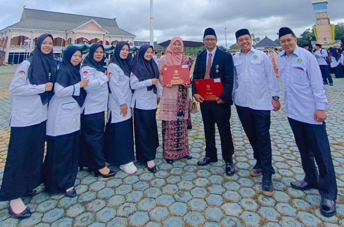 Kaur TU MTsN 4 Bungo Terima Satyalancana Karya Satya 10 Tahun pada Peringatan HAB Kemenag ke-80 Kaur TU MTsN 4 Bungo Terima Satyalancana Karya Satya 10 Tahun pada Peringatan HAB Kemenag ke-80