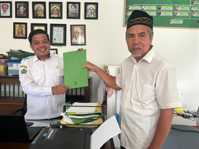 MAS Al-Huda Jalin Kerja Sama, Waka Humas MTsN 4 Bungo Terima Formulir PPDB
