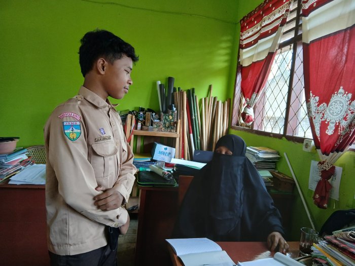 Guru BK MTsN 4 Bungo Berikan Pelayanan Sosial dan Spiritual kepada Siswa*