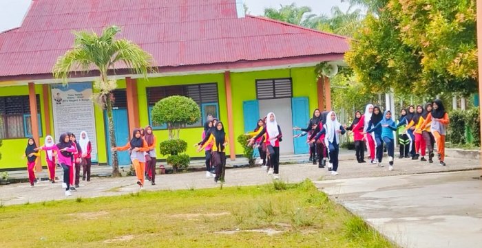 Melangkah Menuju Indonesia Sehat, MTsN 4 Bungo Laksanakan Bugar Ceria Melangkah Menuju Indonesia Sehat, MTsN 4 Bungo Laksanakan Bugar Ceria
