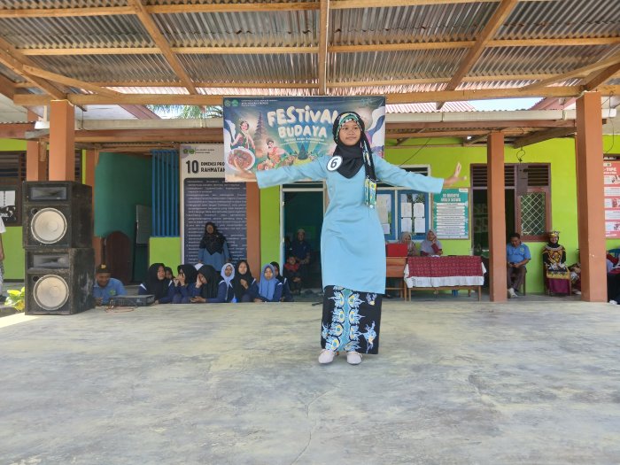 Tak Harus Berpasangan, Siswa 8C MTsN 4 Bungo Tetap Tampil Percaya Diri di Ajang Fashion Show Tak Harus Berpasangan, Siswa 8C MTsN 4 Bungo Tetap Tampil Percaya Diri di Ajang Fashion Show