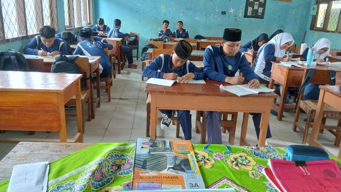 Pendalaman Tajwid Kelas IXC MTsN 4 Bungo: Mengupas Tuntas Hukum Mad Lazim Mukhaffaf dan Musaqqal Kilmi