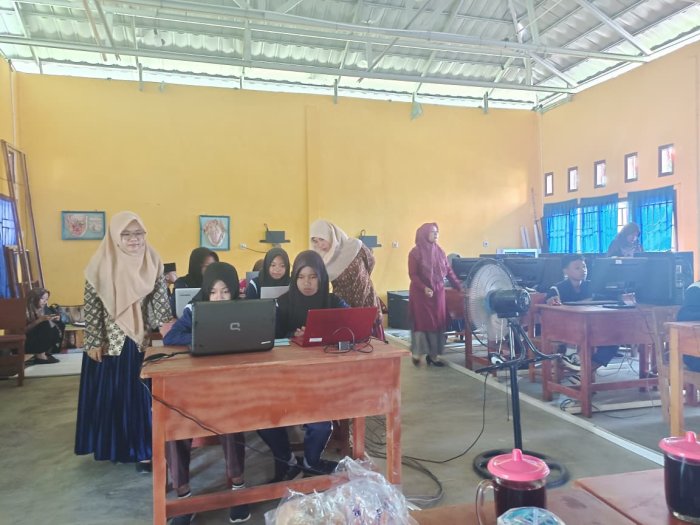 MTsN 4 Bungo Tingkatkan Keterampilan Teknologi Melalui Pembelajaran Komputer