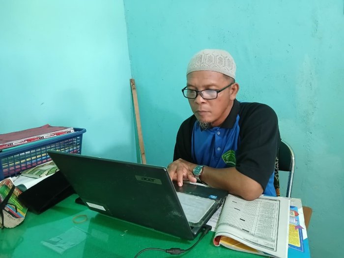 MTsN 4 Bungo Siap Gelar MID Semester, Guru Akidah Akhlak Tuntaskan Persiapan Soal MTsN 4 Bungo Siap Gelar MID Semester, Guru Akidah Akhlak Tuntaskan Persiapan Soal