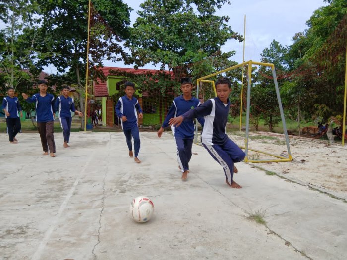 Ekspresi Beragam Warnai Keseruan Futsal Saat Istirahat