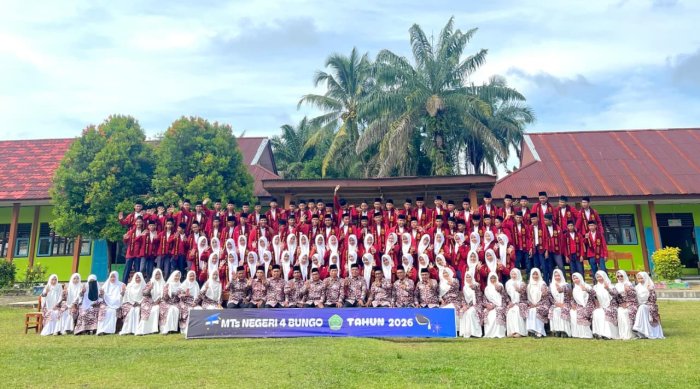 Mengabadikan Kebersamaan, MTsN 4 Bungo Siap Melangkah Menuju Masa Depan Gemilang 2026 Mengabadikan Kebersamaan, MTsN 4 Bungo Siap Melangkah Menuju Masa Depan Gemilang 2026