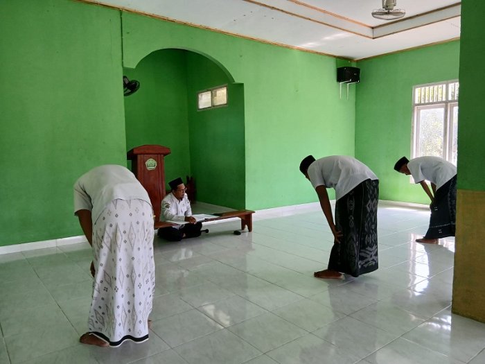 Asah Kemandirian Ibadah, Siswa Kelas IX MTsN 4 Bungo Jalani Ujian Praktik Shalat Fardhu dan Dhuha Asah Kemandirian Ibadah, Siswa Kelas IX MTsN 4 Bungo Jalani Ujian Praktik Shalat Fardhu dan Dhuha