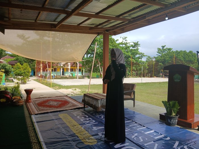 Menginspirasi Generasi Muda, Nur Aisyah Tampilkan Pidato pada Peringatan Maulid Nabi di MTsN 4 Bungo