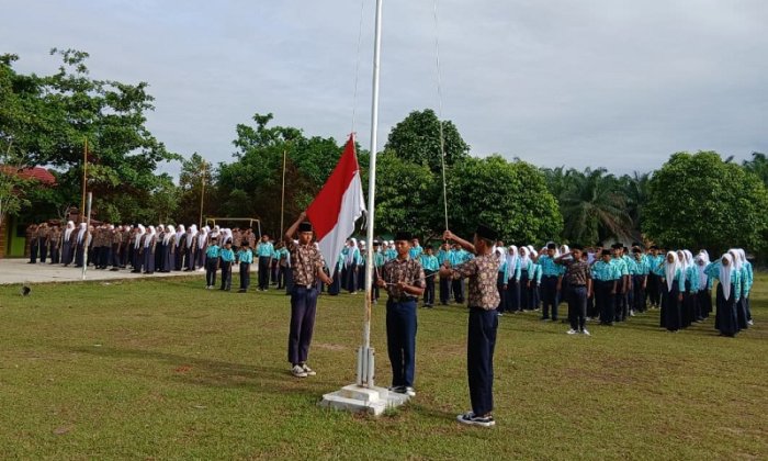 MTsN 4 Bungo Gelar Upacara Peringatan Hari Kesaktian Pancasila dengan Khidmat MTsN 4 Bungo Gelar Upacara Peringatan Hari Kesaktian Pancasila dengan Khidmat