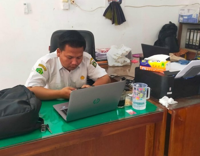 Akuntabilitas Madrasah Terjaga: Operator Keuangan MTsN 4 Bungo Targetkan Pelaporan Tuntas Pertengahan Desember