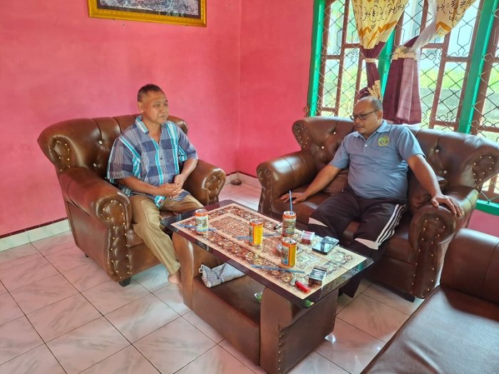 Perkuat Sinergi, Kepala MTsN 4 Bungo Sambangi Kediaman Ketua Komite Bahas Program Prioritas 2026 Perkuat Sinergi, Kepala MTsN 4 Bungo Sambangi Kediaman Ketua Komite Bahas Program Prioritas 2026