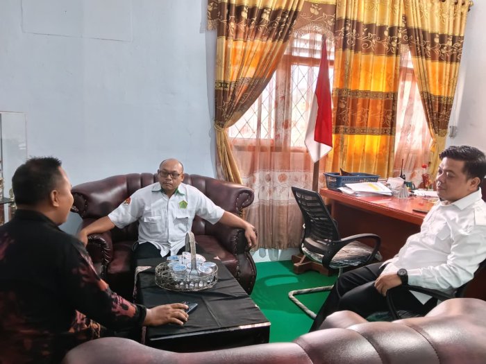 Perkuat Sinergi, Datok Rio Daya Murni dan Kepala MTsN 4 Bungo Matangkan Persiapan Upacara HUT RI Ke-81