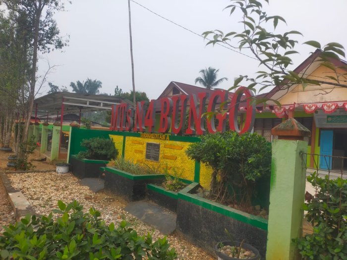 Kualitas Udara Memburuk, Kepala MTsN 4 Bungo Instruksikan Madrasah Gelar Pembelajaran Daring Kualitas Udara Memburuk, Kepala MTsN 4 Bungo Instruksikan Madrasah Gelar Pembelajaran Daring